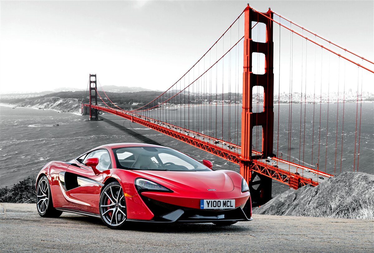 Fototapeta McLaren na tle mostu