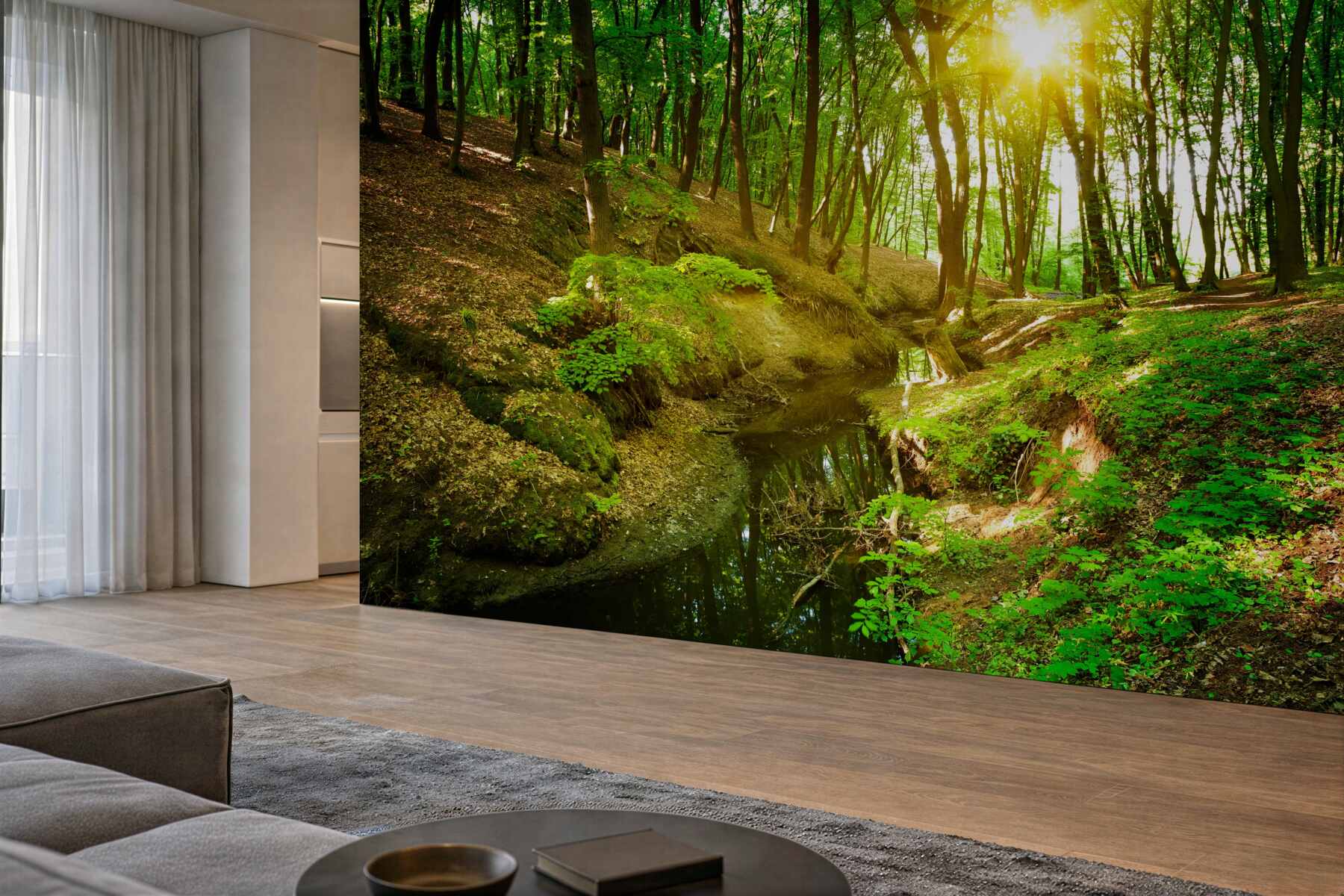 Fototapeta poranne słońce w zielonym lesie liściastym